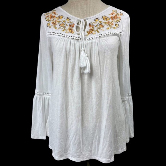 Time & Tru White Boho Chic Embroidered Bell Sleeve Top Size Small - Picture 2 of 7
